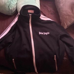 I selling this palm angel swear, it’s a size small/medium,